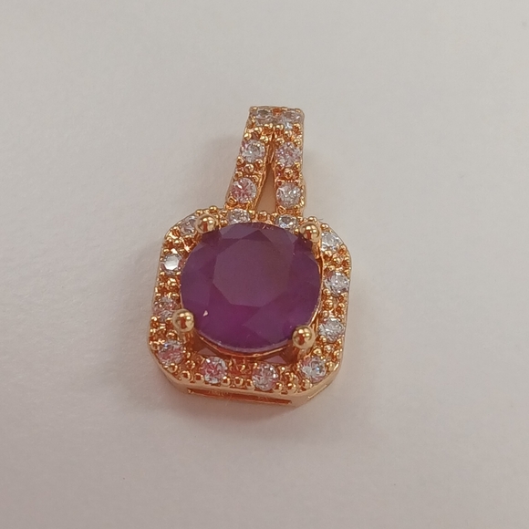 18k Yellow Goldplated and Purple Stone Pendant Nwot Pretty Bird - Picture 1 of 6
